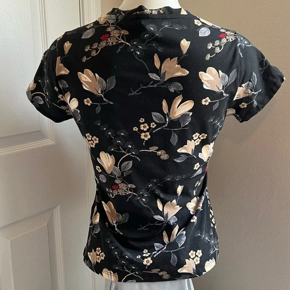 GUESS Black Cream Floral V-Neck Blouse Large Gold Button Detail - Picture 7 of 8
